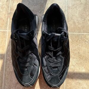 Kurt Geiger London
Nylon Quilted Sneaker
plaid quilt stitching